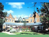 Coulsdon Manor 4* ( Hotel in London, England )